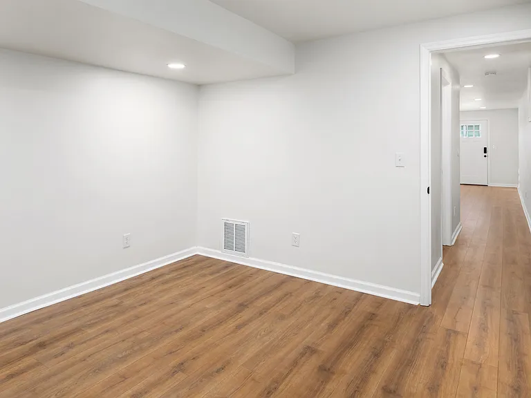 Oak Dr — Photo 2
