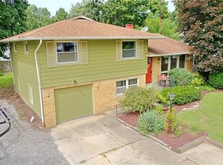 8235 Fairhill Dr NE, Warren, OH