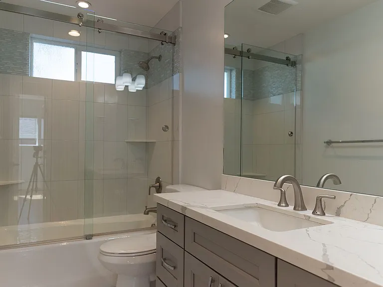 1313 Lawton Ave #A — Photo 24