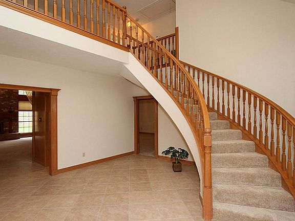 An impressive curves staircase.