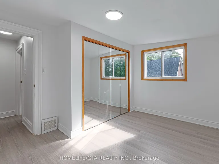 4 Melbourne St W — Photo 15