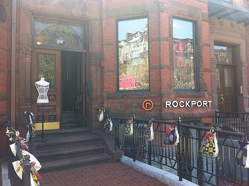 218 Newbury St Photo 1