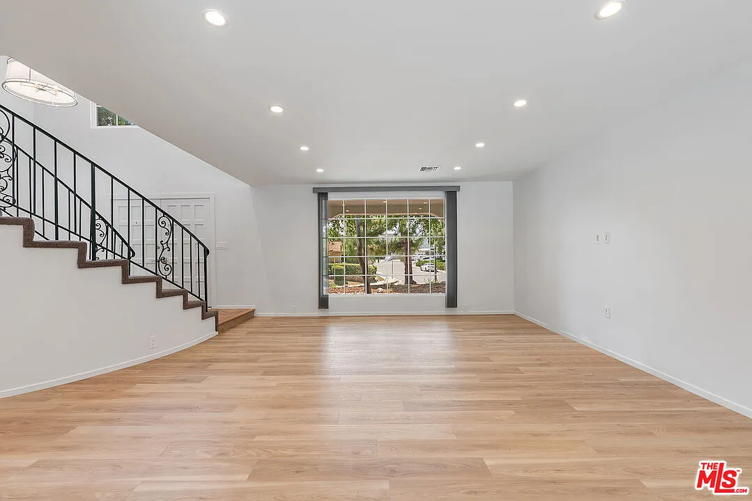 5 bed, 3.0 bath, 2684 sqft, $9,750 — Photo 3