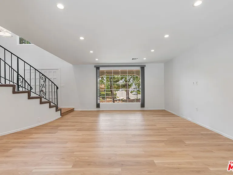 3062 Arrowhead Dr — Photo 3