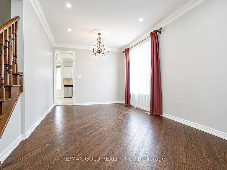 26 Hellyer Ave — Photo 4