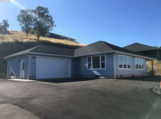 1855 NE Sunset St, Roseburg, OR