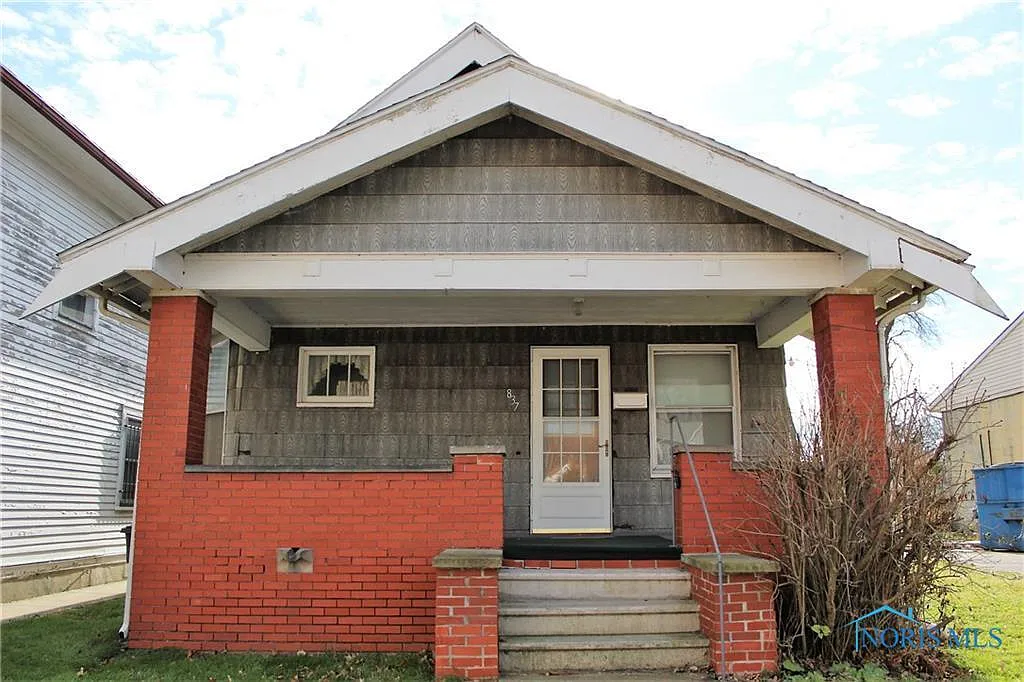 837 Orchard St photo 1