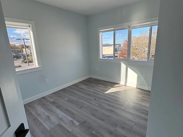 310 BARNSTABLE ROAD RESIDENCES LLC — Photo 29