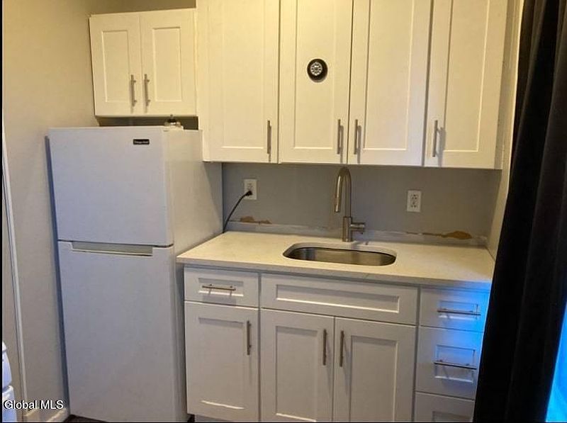 4th image of 714 Union Street