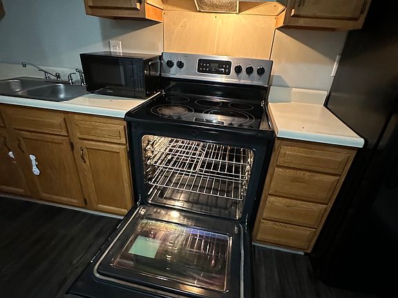3rd image of 448 N Hills Rd #3