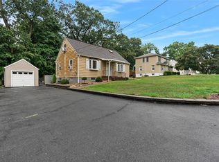 40 Amory Ave, Pearl River, NY 10965