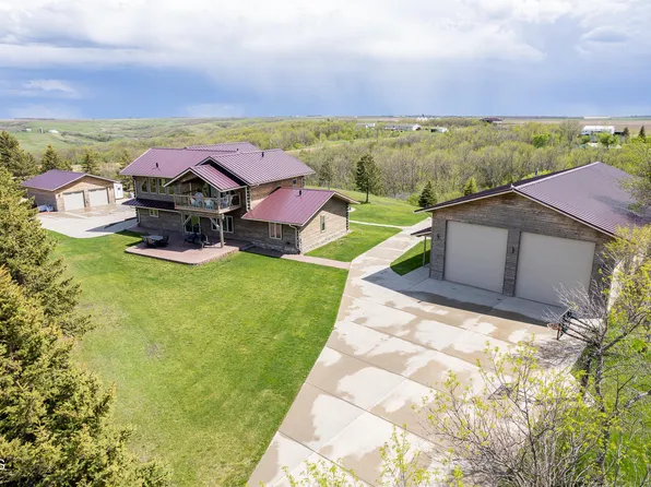 558 Hazen Bay Rd, Hazen, ND 58545