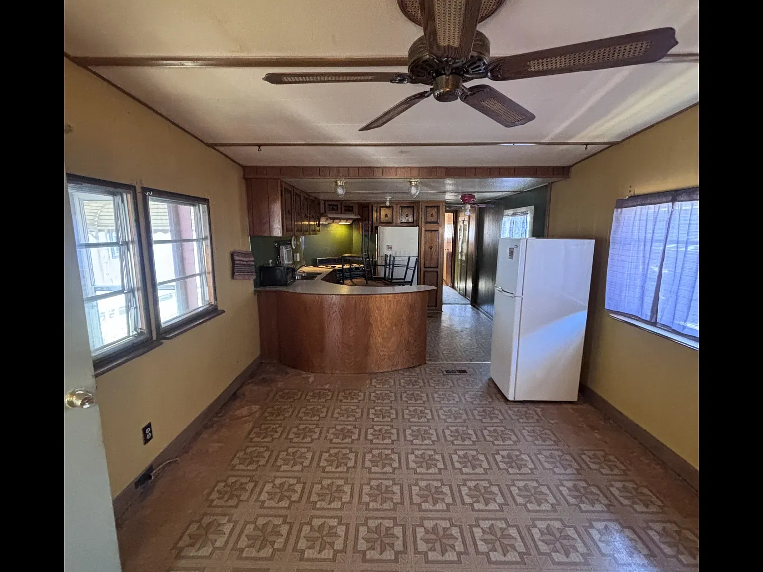 2 bed, 1.5 bath, 728 sqft, $350 — Photo 2