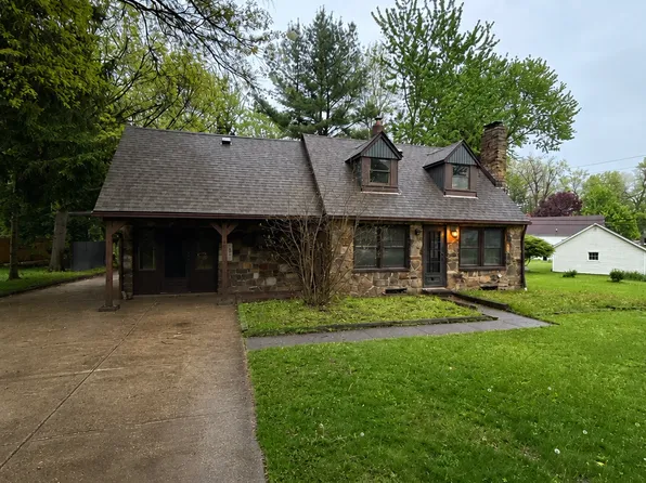 2093 Newcome St, Richmond Heights, OH 44143