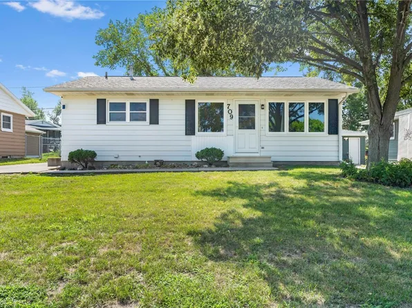 709 Danbury St NE, Cedar Rapids, IA 52402