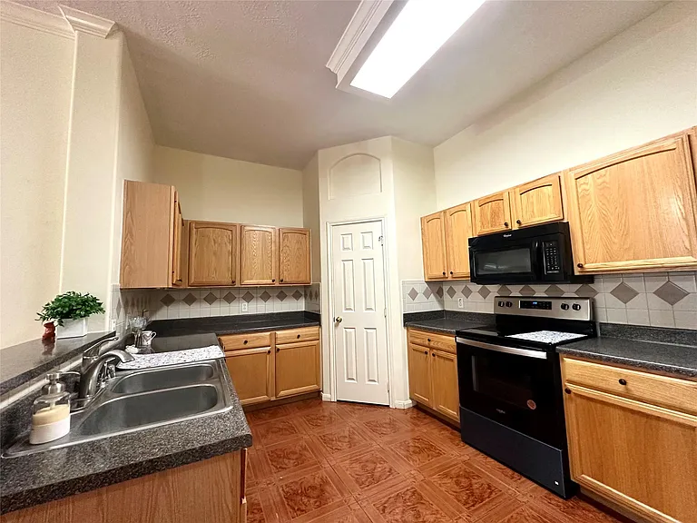 2710 Grants Lake Blvd #L7 — Photo 9