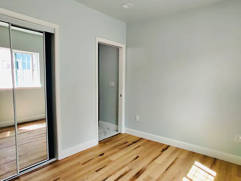 806 Carmel Ct #808 — Photo 4