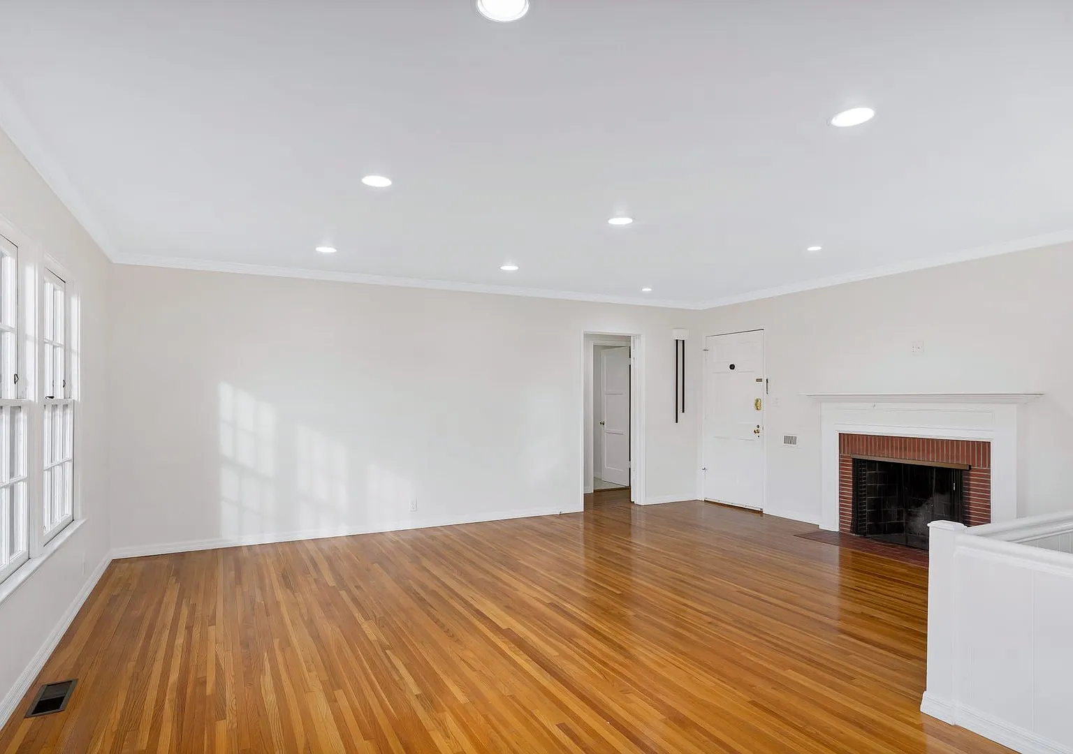 Beautiful Pasadena Hilltop Home — Photo 4