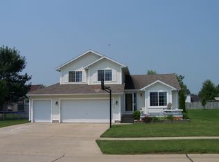 3614 Water Point Rd SW, Cedar Rapids, IA 52404