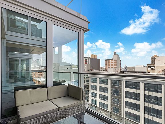 2nd image of 547 W 47th St Room 910