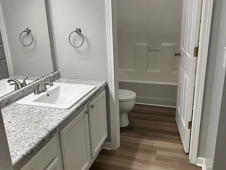 The Lakes Apartments — Photo 18