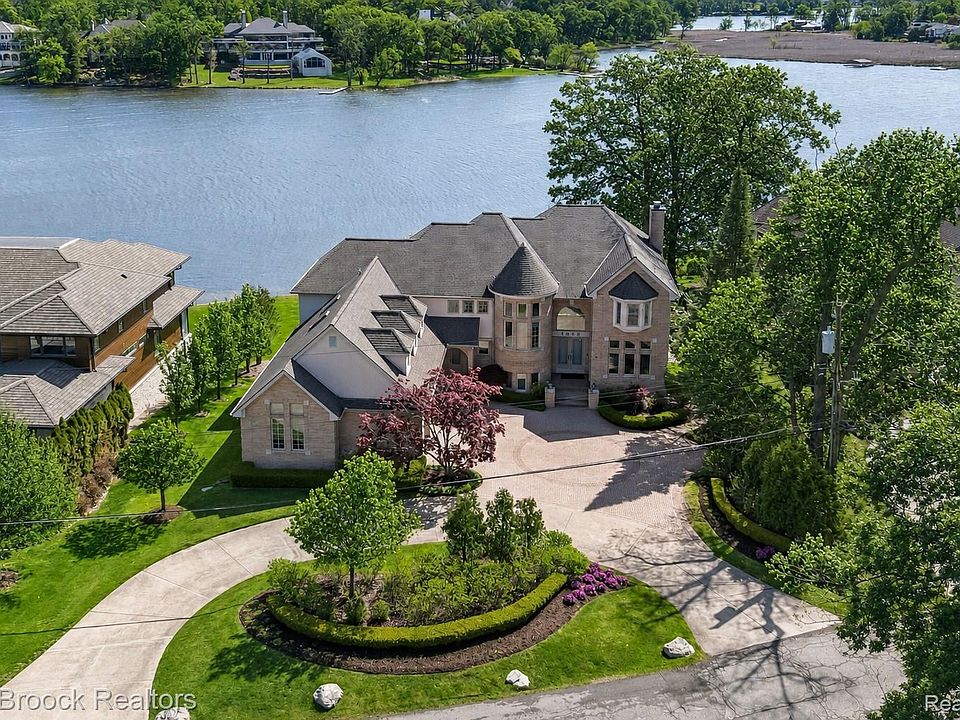 1st image of 1832 Long Lake Shore Dr