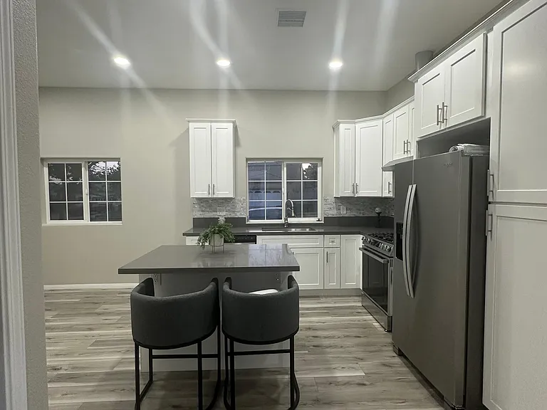 1710 Golden Way #B — Photo 13