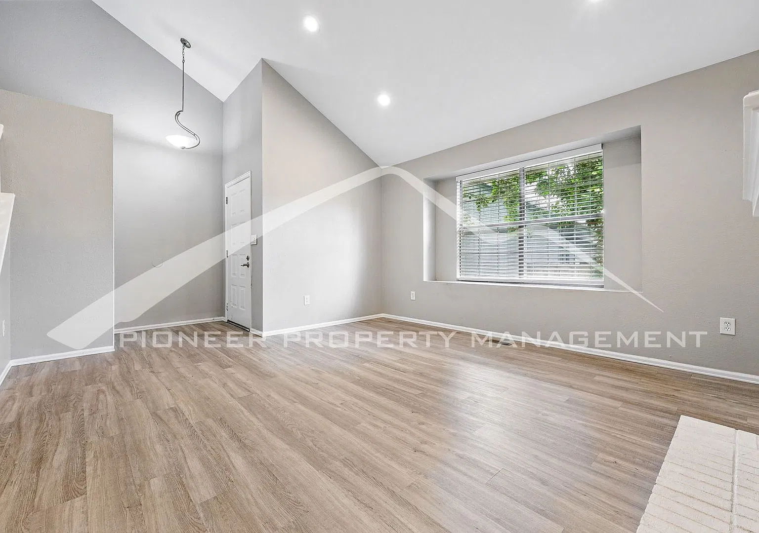 Spacious Home with Fenced Yard and Central AC — Photo 4