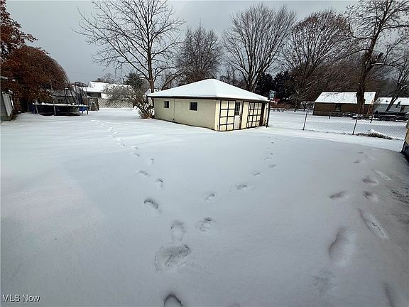 5th image of 921 17th St
