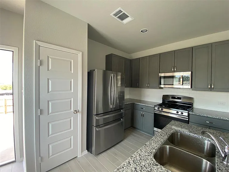 11704 Murano Dr — Photo 3