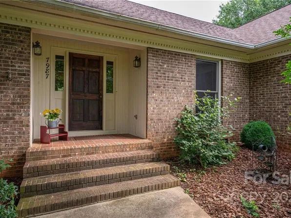 7987 Broadmoor Ln, Stanley, NC 28164