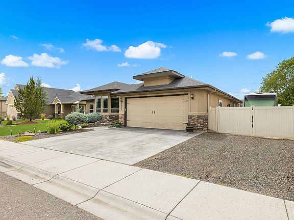 2nd image of 1031 N Mira Way