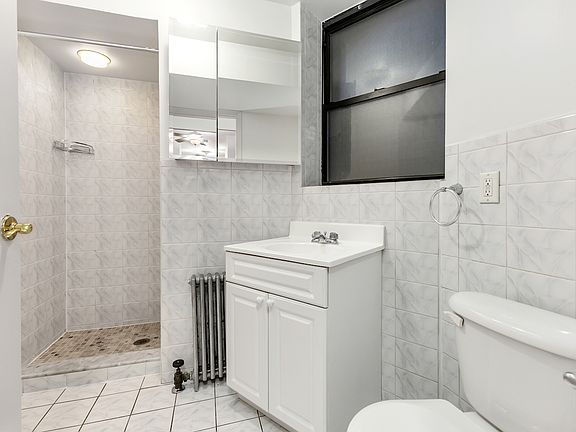 4th image of 406 W 48th St #1RF