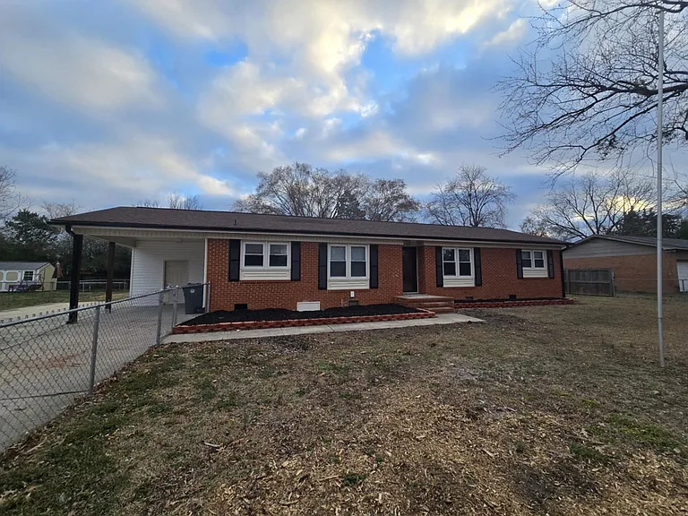 1443 Larkhall Dr — Photo 2