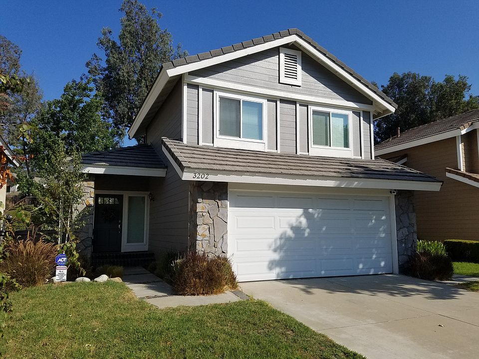 1st image of 3202 Oakridge Dr