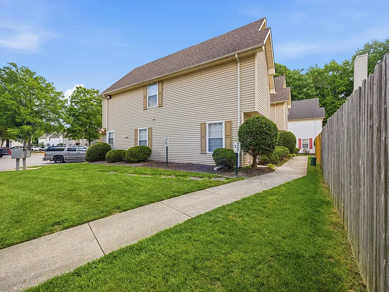 944 Gas Light Ln #1 — Photo 3