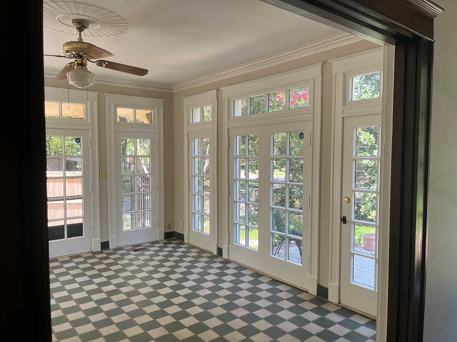 3 bed, 2.5 bath, 3100 sqft, $2,600 — Photo 2