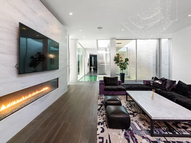 1814 N Doheny Dr — Photo 46