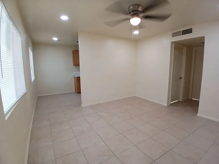 534 El Centro Ave — Photo 2