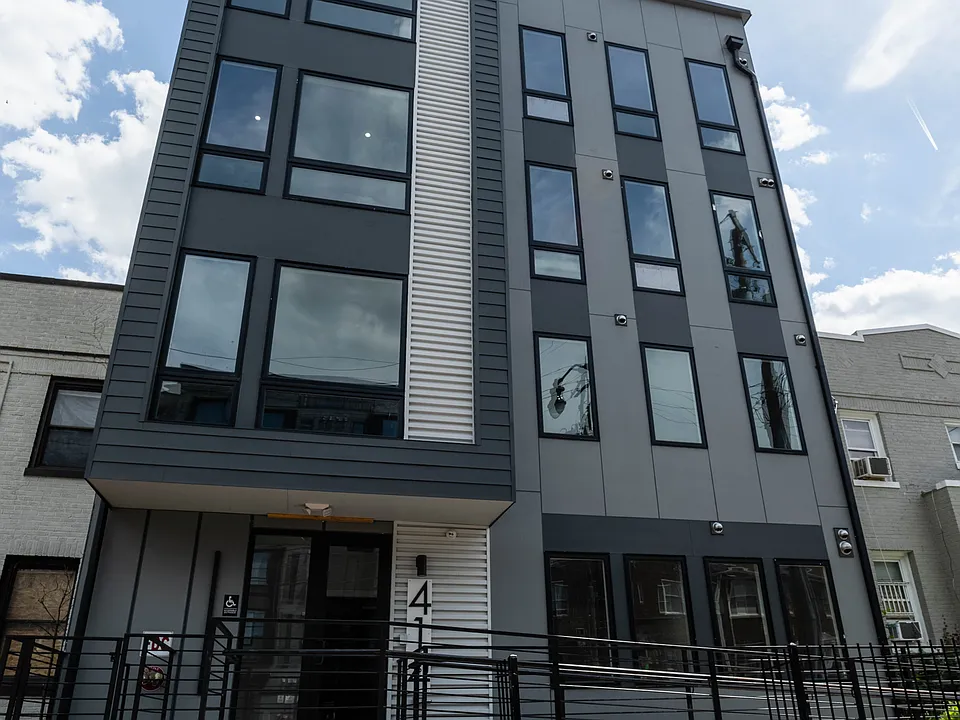 414 Kennedy St NW #204