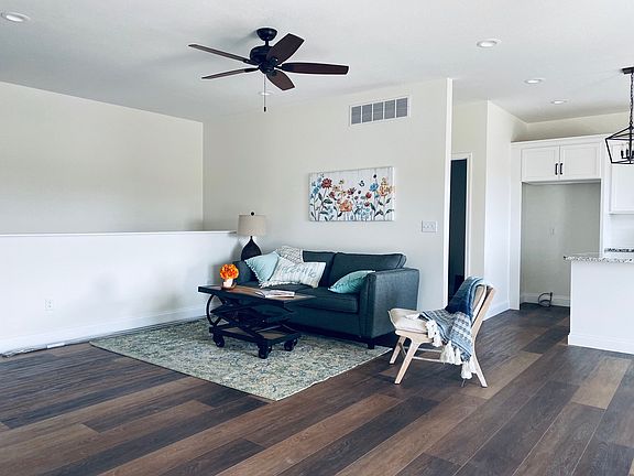 family room area/plenty of room for a sectional