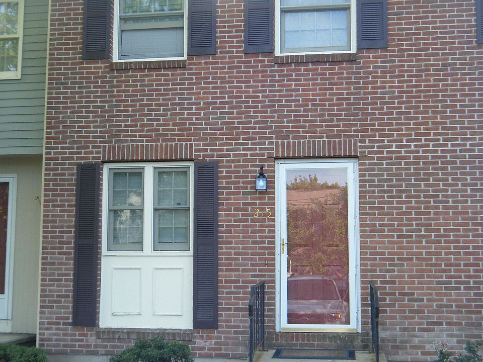 1st image of 215 Fox Hollow Dr