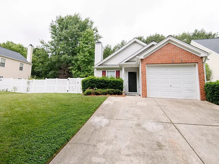 221 Adefield Ln — Photo 2