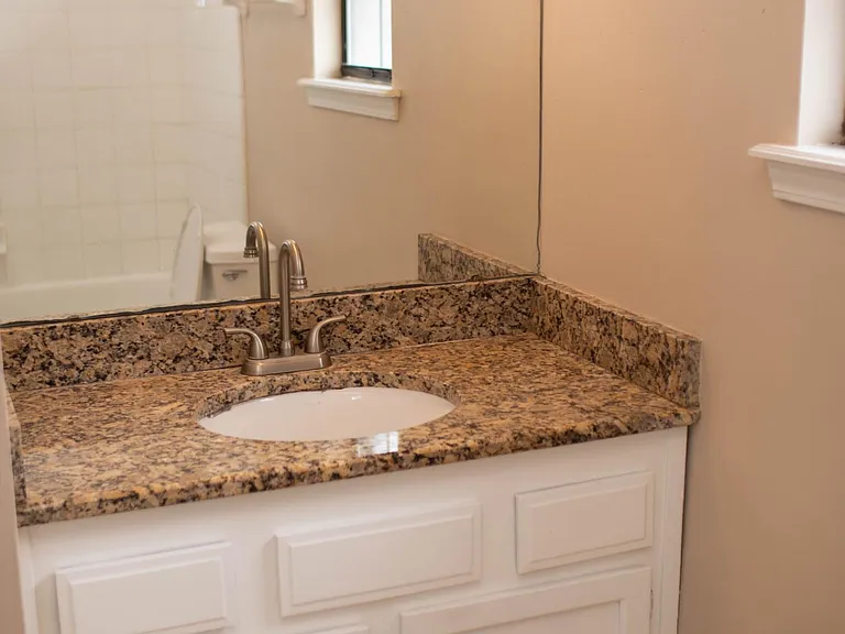 7175 Glendyne Dr N — Photo 18