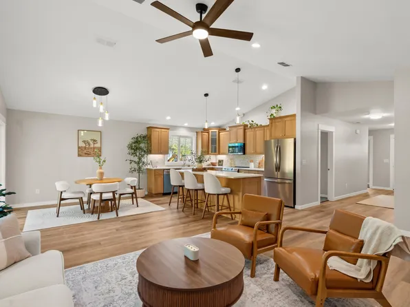 1107 Cascade Loop, Cave Junction, OR 97523
