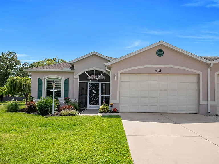 1358 Hedgewood Cir — Photo 28