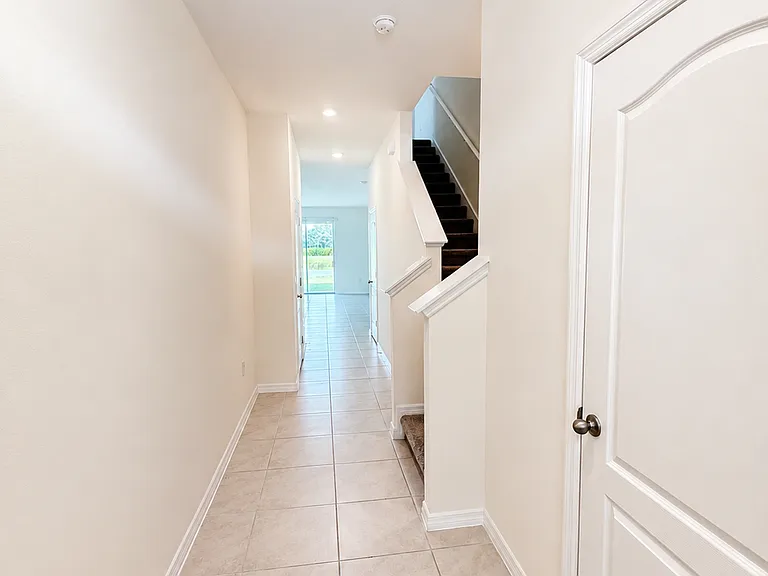 1470 Isleta Loop — Photo 9