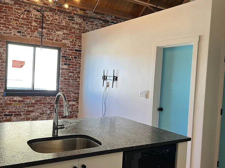 430 SW 6th St #8 — Photo 2
