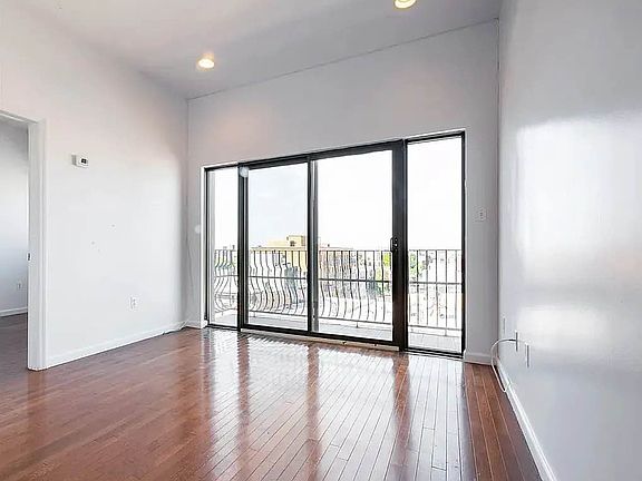 3rd image of 1086 Broadway APT 501