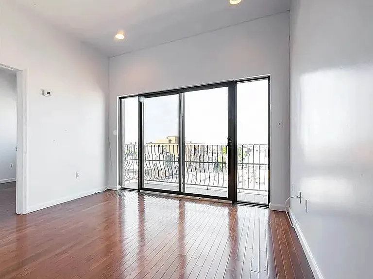 1086 Broadway #501 — Photo 3